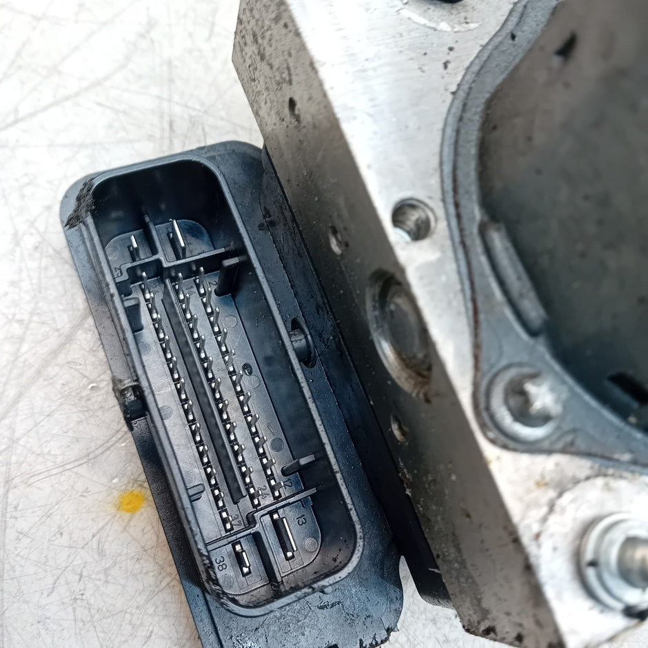 MERCEDES BENZ B-CLASS W246 ABS PUMP CONTROL MODULE UNIT A0084317512 FM001458