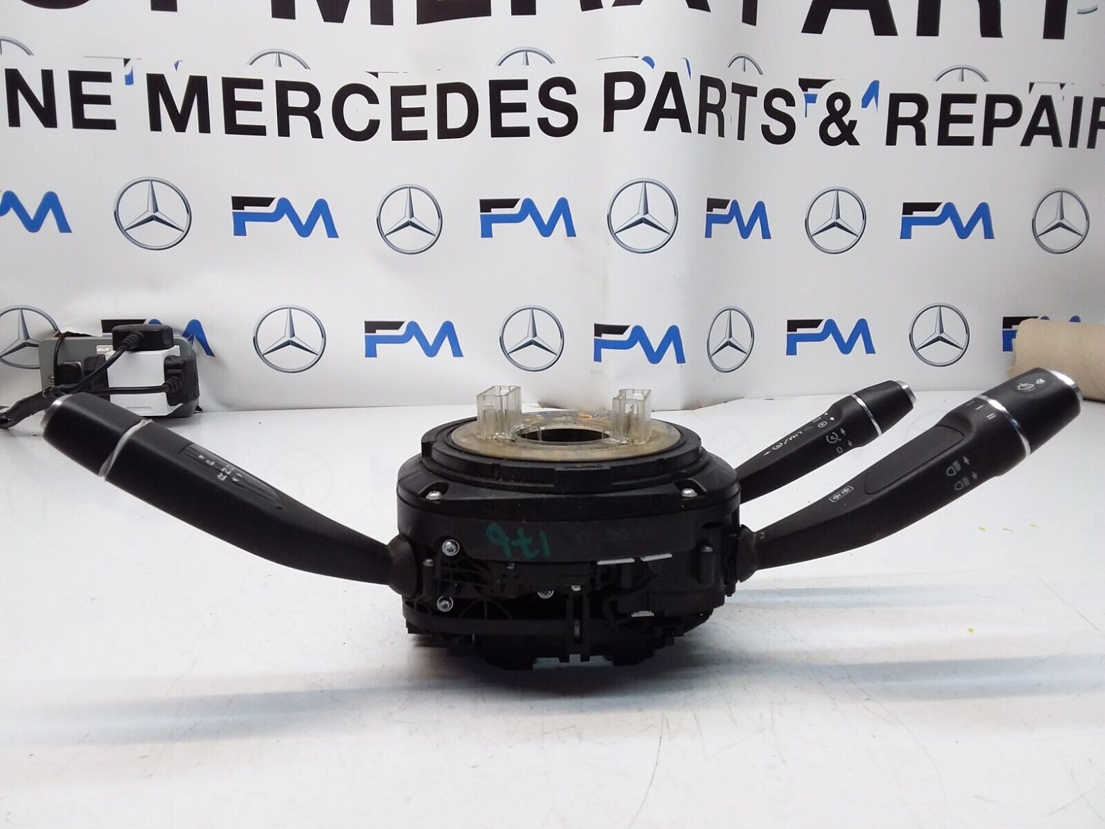 Mercedes A-CLASS W176 INDICATOR/WIPER GEAR SELECT + SQUIB  2014 FM00589