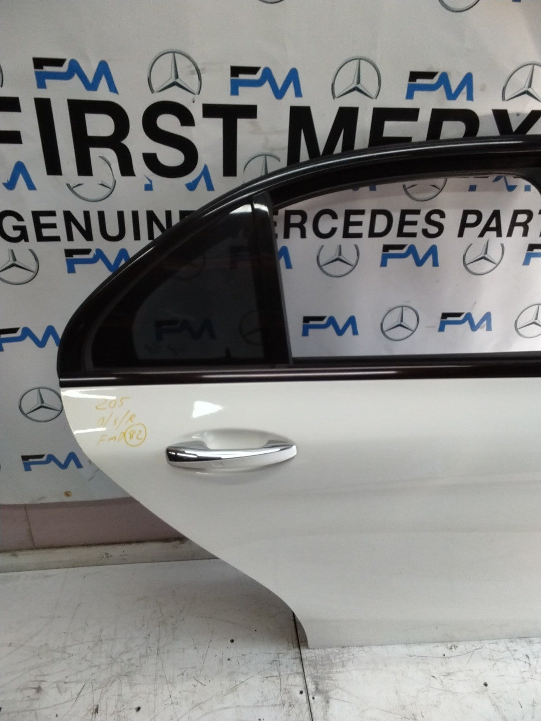 MERCEDES BENZ  C-CLASS W205 DRIVER SIDE REAR DOOR O/S/R COMPLETE WHITE FMD82