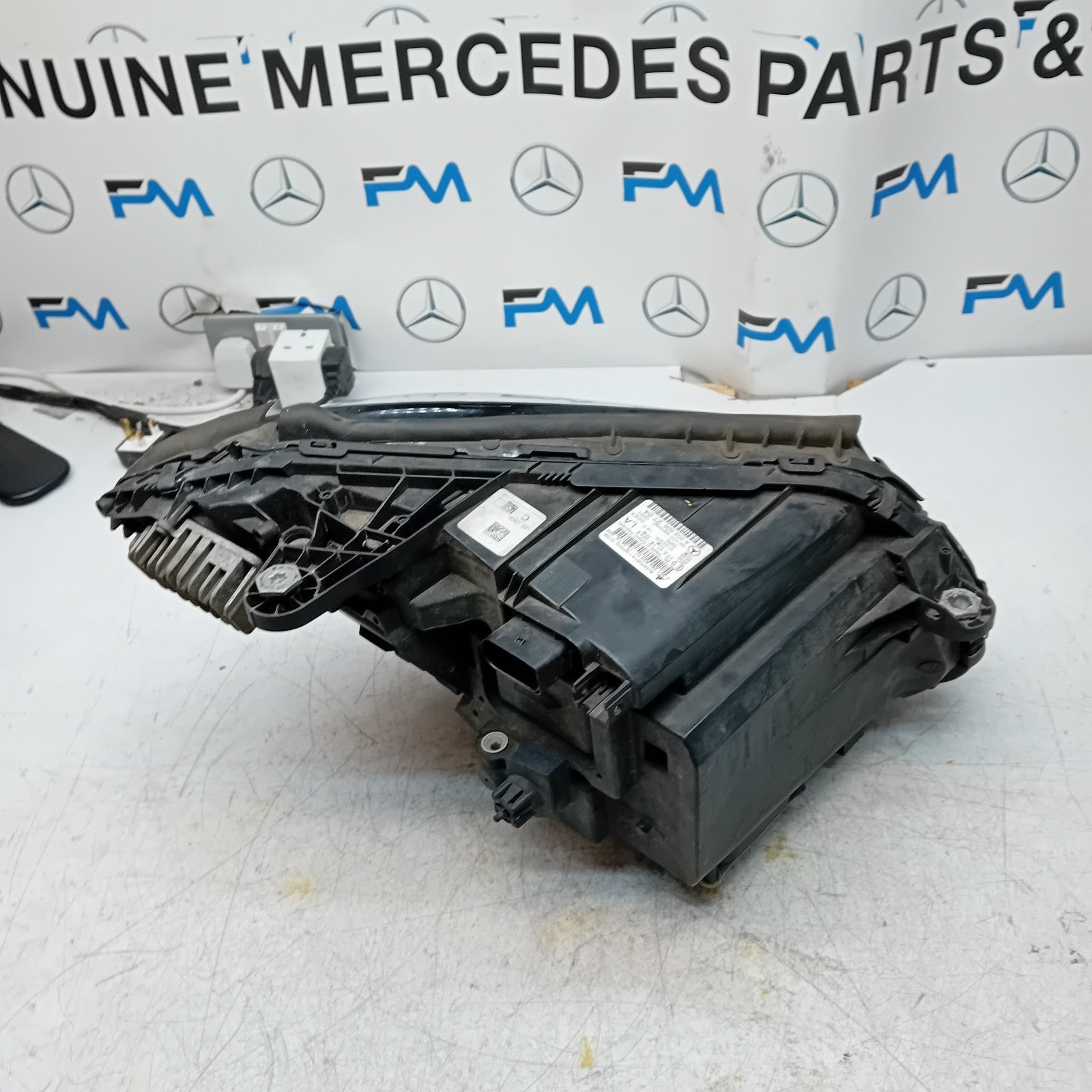 MERCEDES C-CLASS W205 PASSENGER  HIGH PERFORM HEADLIGHT A2059062704 20l4 FMH189