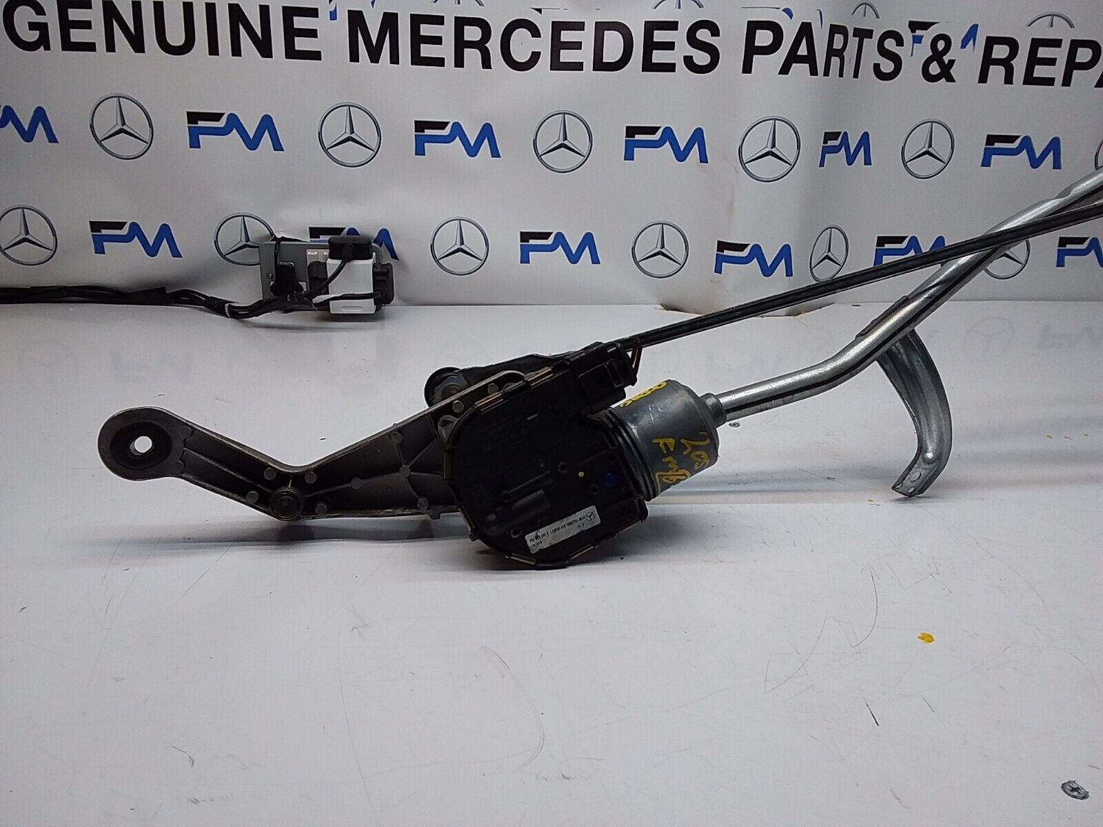 14-21 MERCEDES C CLASS WINDSCREEN WIPER MOTOR & LINKAGE FRONT A2058200940FM00206