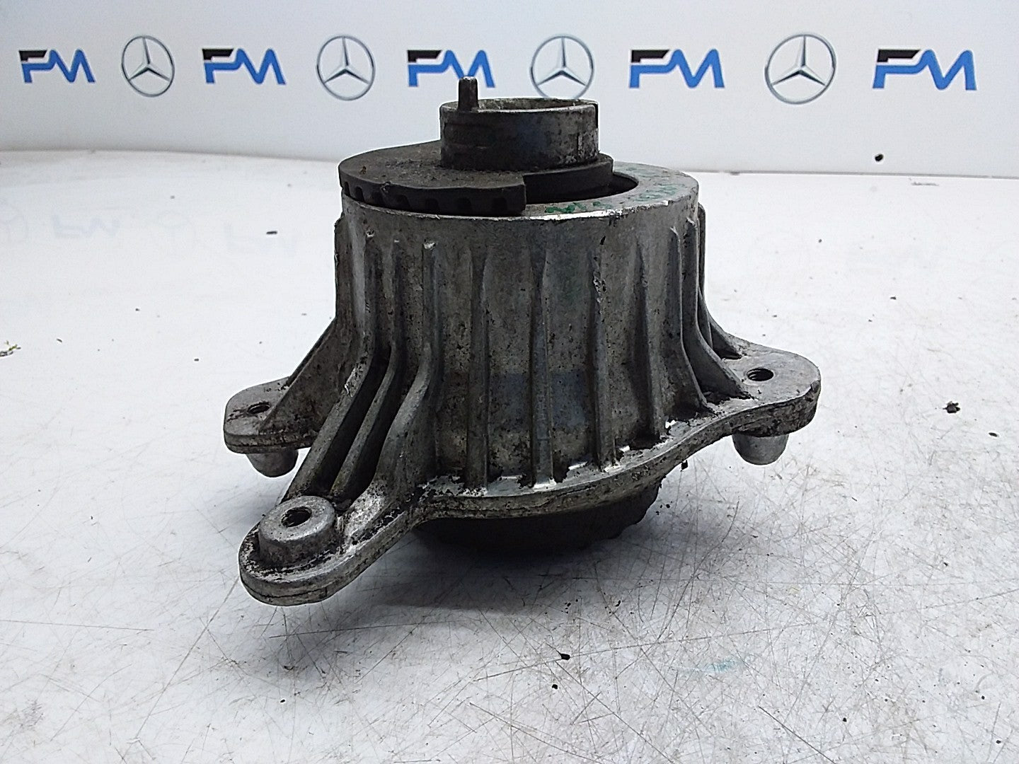 MERCEDES BENZ  C-CLASS W205  ENGINE MOUNT LEFT NS A2532407600 FMR336