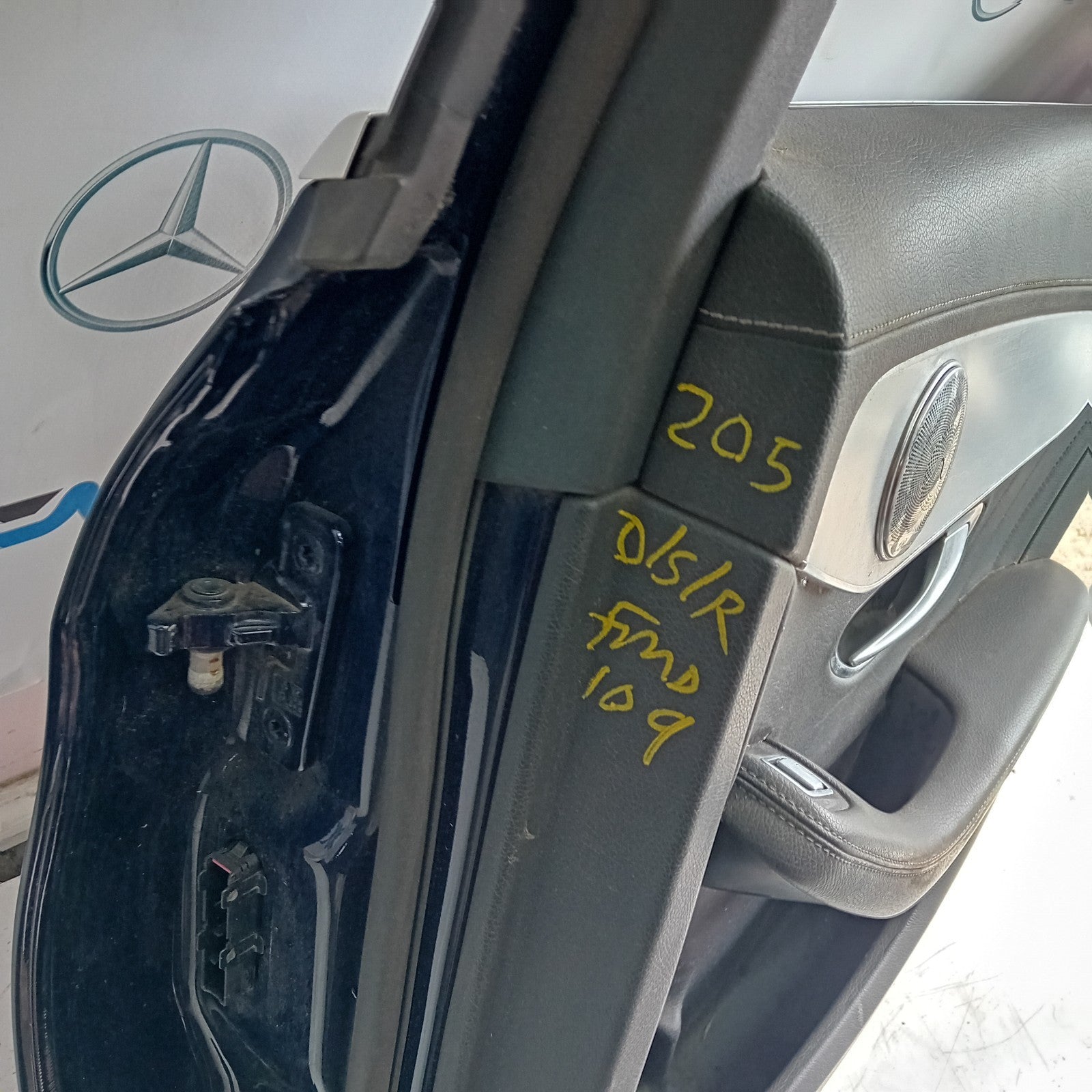 MERCEDES BENZ  C-CLASS W2O5 DRIVER SIDE REAR DOOR O/S/R COMPLETE BLUE FMD109