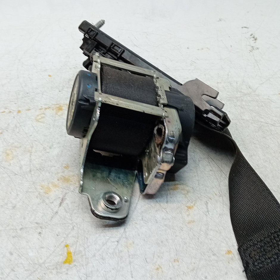 MERCEDES BENZ  C-CLASS W205 SEAT BELT FRONT DRIVER A2058600285 BLACK FM001234