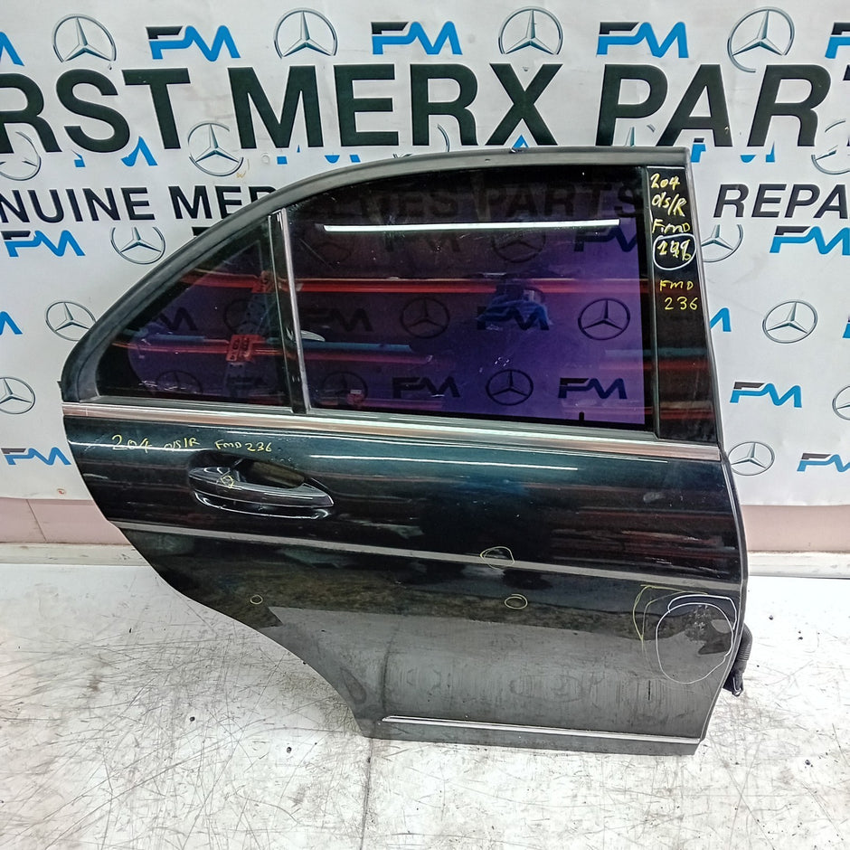 MERCEDES BENZ C-CLASS W204  DRIVER REAR DOOR OSR BLACK 2008-14 COMPLETE FMD236