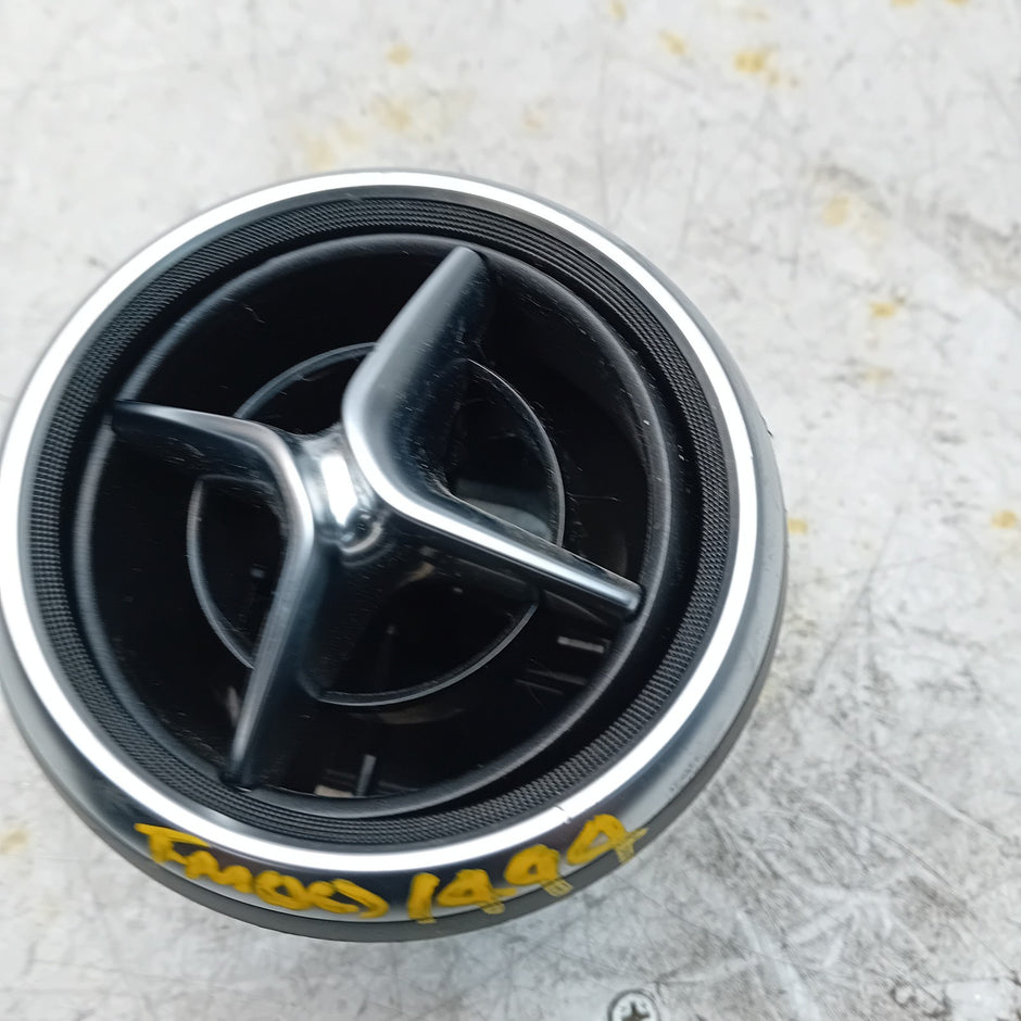 MERCEDES BENZ A-CLASS W176 DASHBOARD AIR VENT 2015 A1768300754 FM001494
