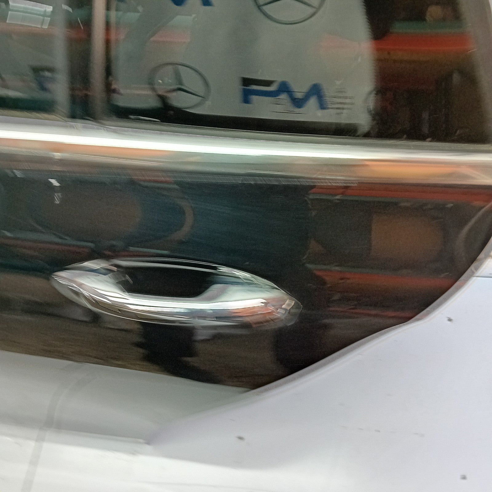 MERCEDES BENZ E-CLASS  W213 PASSENGER SIDE REAR DOOR ( NEAR SIDE REAR ) FM05