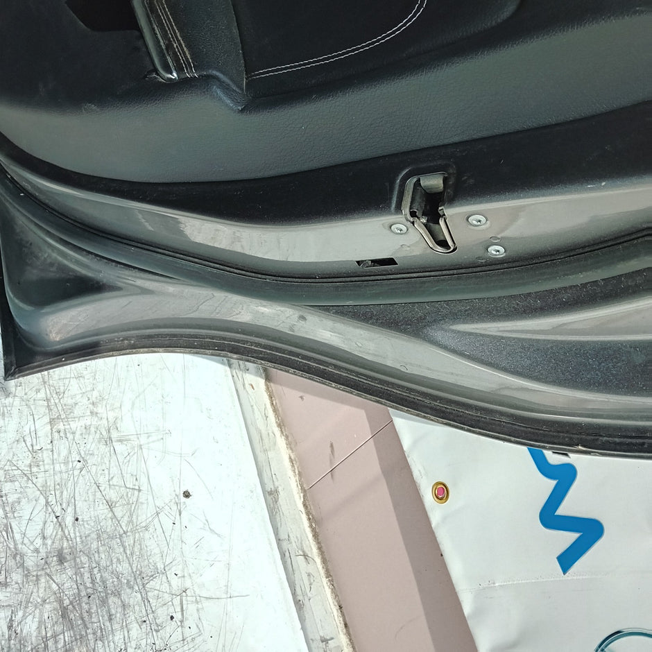 MEECEDES A-CLASS W176 SLN DRIVER REAR DOOR OSR 2012-18 GREY COMPLETE FMD288
