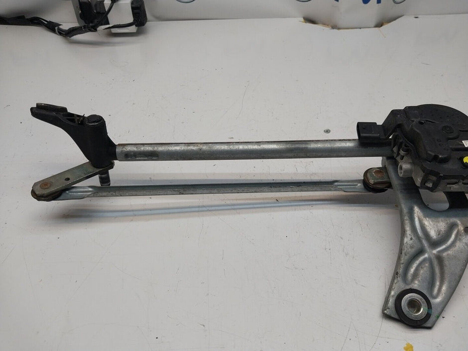 MERCEDES-BENZ A CLASS W177  FRONT WIPER MOTOR WITH LINKAGE A1779064801 FM00241