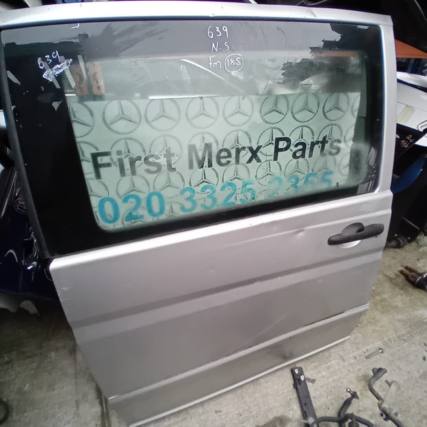 MERCEDES BENZ VITO VIANO W639 PASSENGER SIDE  DOOR ( NEAR SIDE  )