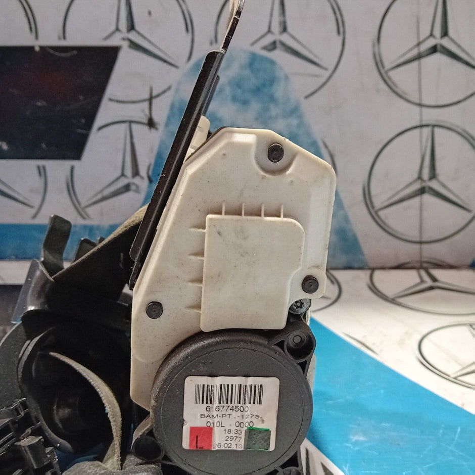 MERCEDES C CLASS W204 N/S/F FRONT LEFT SEAT BELT PASSENGERS A2048602186