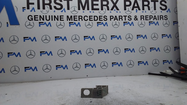 MERCEDES BENZ  E-CLASS  RADIATOR MOUNTING BRACKET RIGHT SIDE A2135010720 FMR403