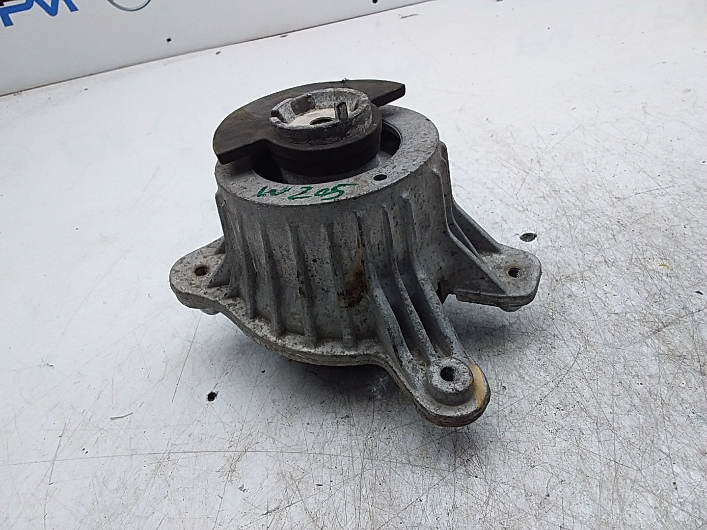 MERCEDES BENZ  C-CLASS W205  ENGINE MOUNT RIGHT OS A2052406717 FMR321