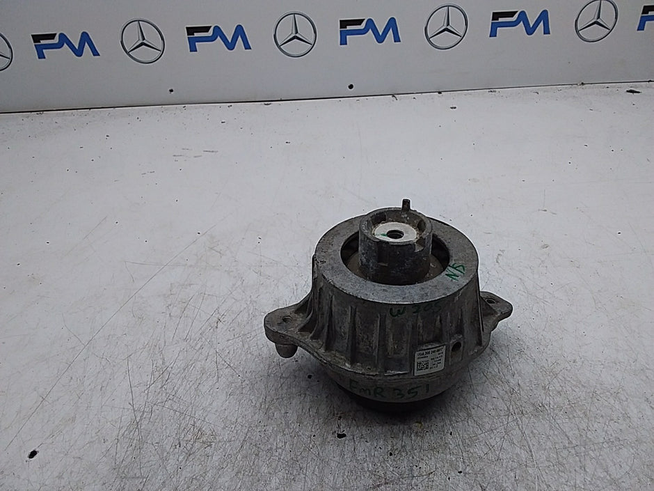 MERCEDES BENZ  C-CLASS  W205  ENGINE MOUNT LEFT NS A2052406617 FMR351