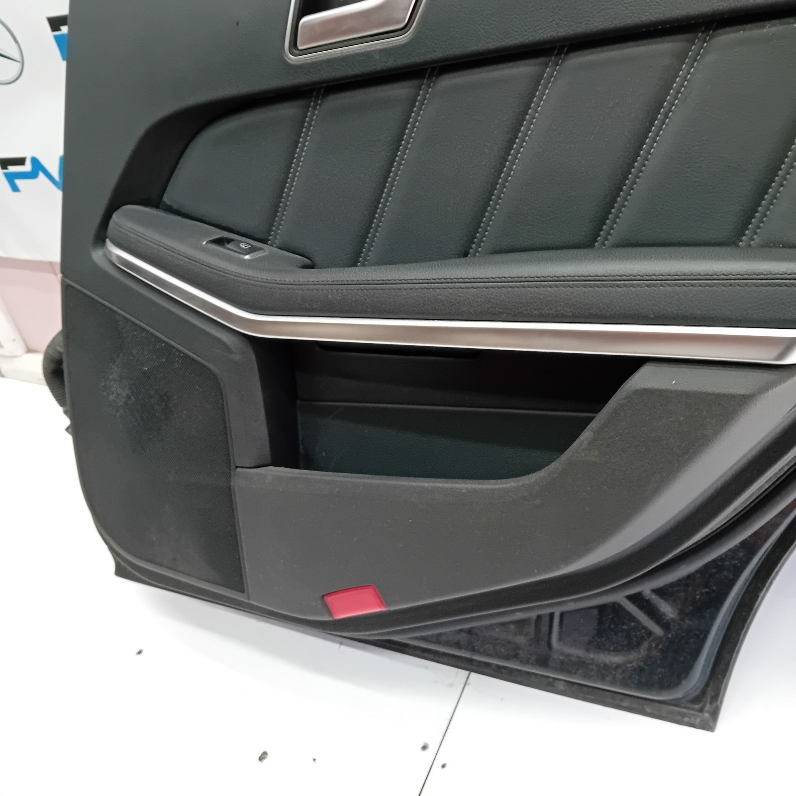 MERCEDES BENZ E-CLASS  W212 DRIVER SIDE REAR DOOR ( OFF SIDE REAR ) FM03