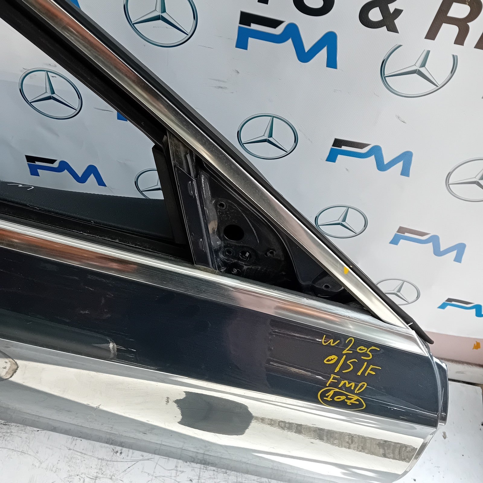 MERCEDES BENZ  C-CLASS W2O5 DRIVER SIDE FRONT DOOR O/S/F COMPLETE GREY FMD107