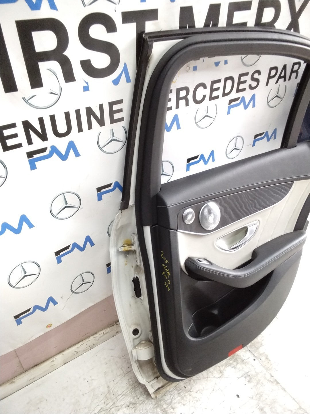 MERCEDES C-CLASS W205 SLN DRIVER REAR DOOR OSR WHITE 2014 ON COMPLETE FMD334