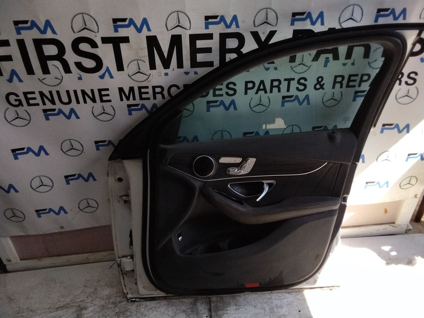 MERCEDES BENZ GLC W253  DRIVER FRONT DOOR OSF WHITE 2016-2023 COMPLETE FMD313