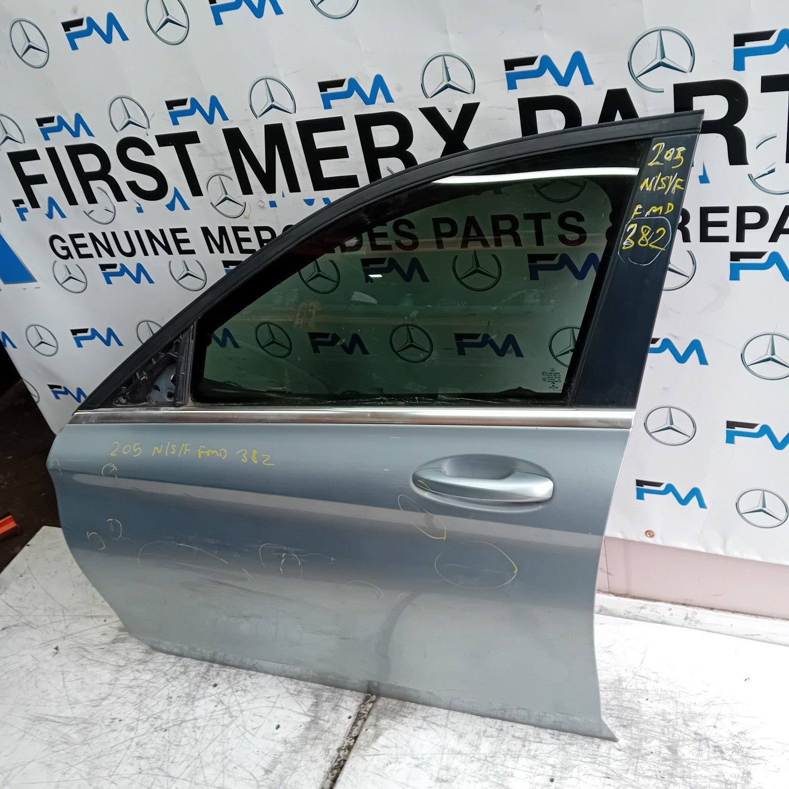 MERCEDES C-CLASS W205 PASSENGER FRONT DOOR NSF 2014 ON COMPLETE FMD382