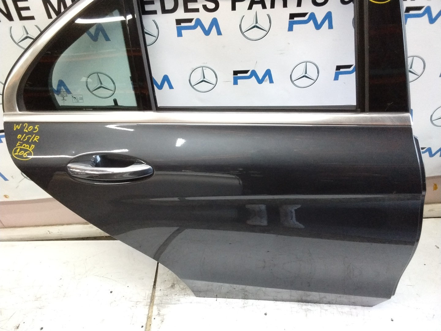 MERCEDES BENZ  C-CLASS W2O5 DRIVER SIDE REAR DOOR O/S/R COMPLETE GREY FMD106
