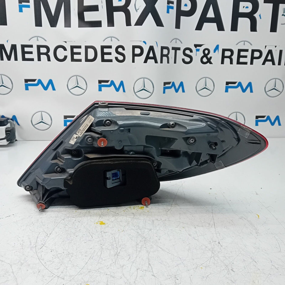 MERCEDES E-CLASS W213 2017 REAR PASSENGER N/S TAIL LIGHT A2139067700 FMT47
