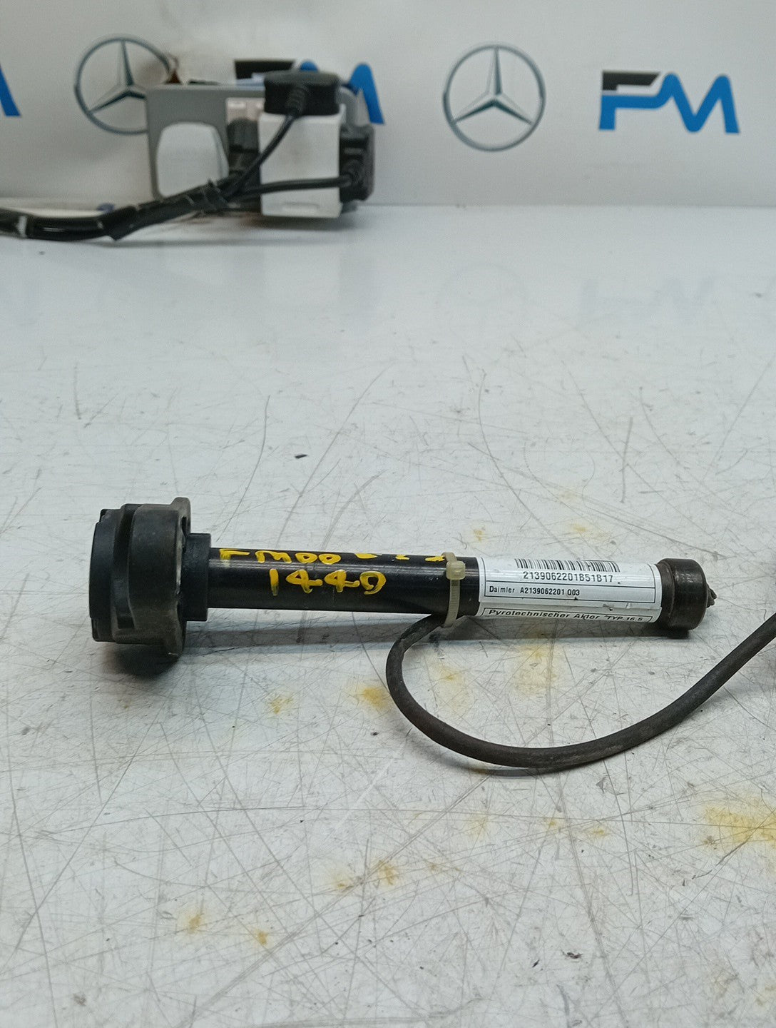 MERCEDES E-CLASS W213 BONNET PEDESTRIAN ACTUATOR A2139062201 2017 FM001440