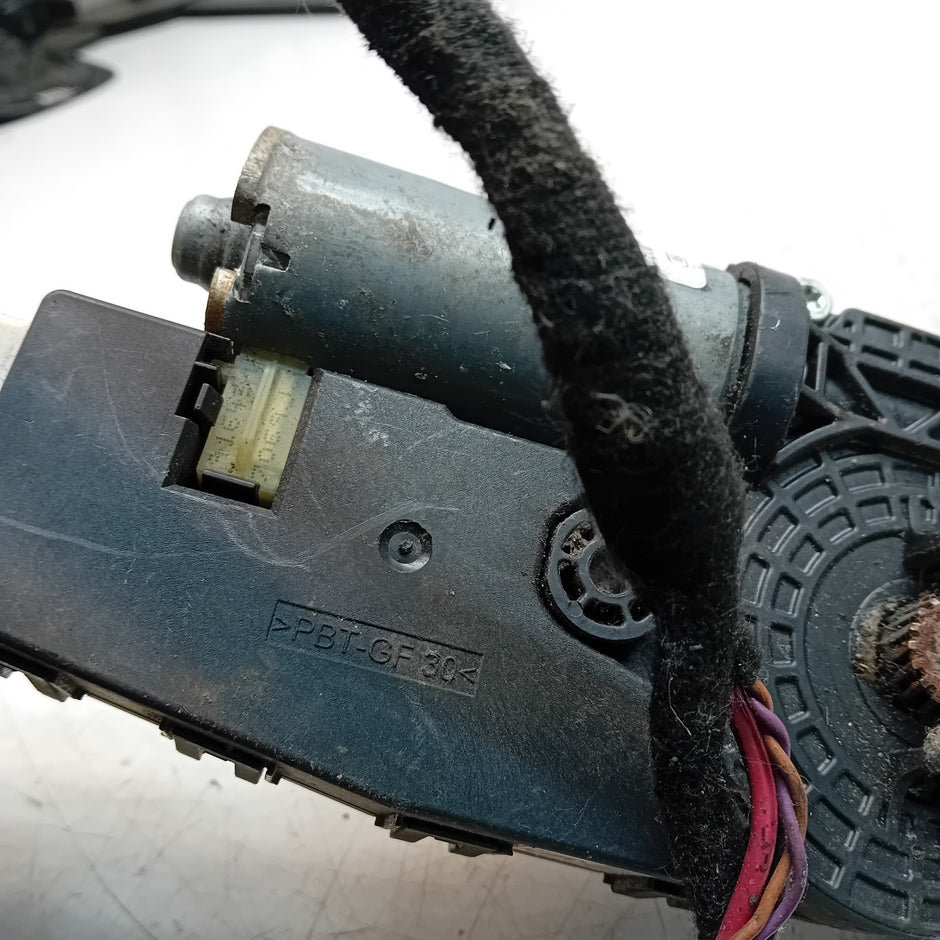 MERCEDES BENZ C-CLASS W205  SUNROOF MOTOR 2014 ON A2059001024  FM001467