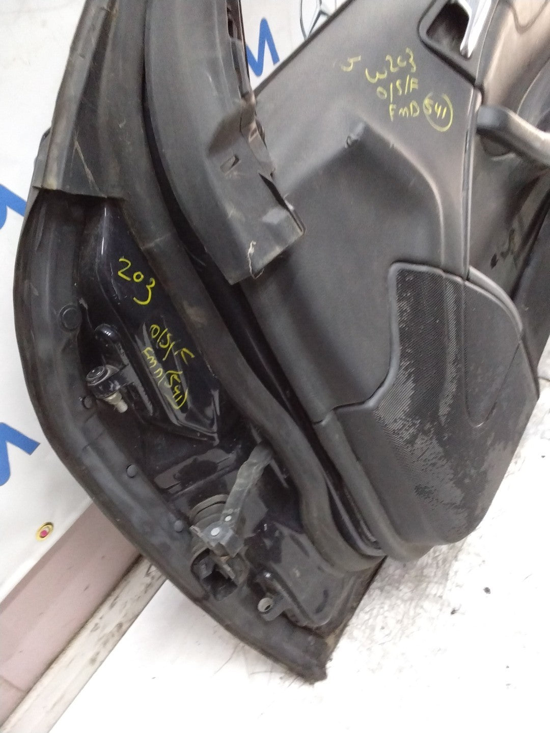MERCEDES C-CLASS W203 SLN DRIVER FRONT DOOR OSF BLACK 2001-04 FMD541