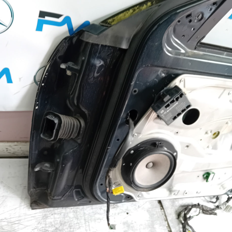 MERCEDES BEBZ C-CLASS W204 DRIVER SIDE FRONT DOOR OSF FMD290