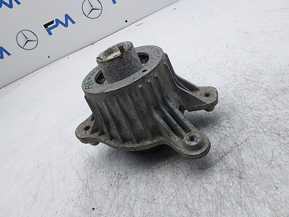 MERCEDES BENZ  C-CLASS W205  ENGINE MOUNT RIGHT OS A2052406717 FMR333