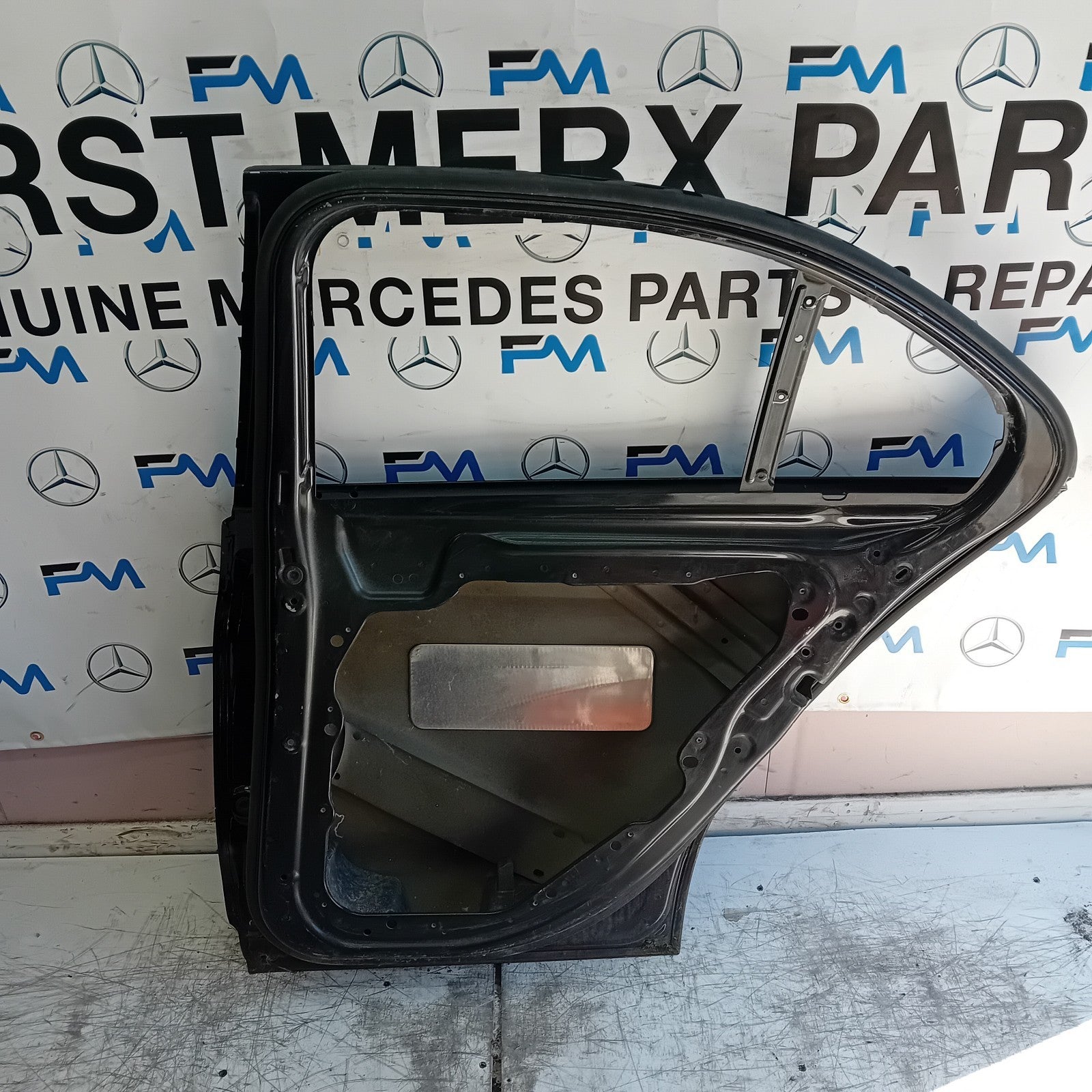 MERCEDES C-CLASS W205 SLN DRIVER REAR DOOR OSR BLACK 2014 ON FMD448