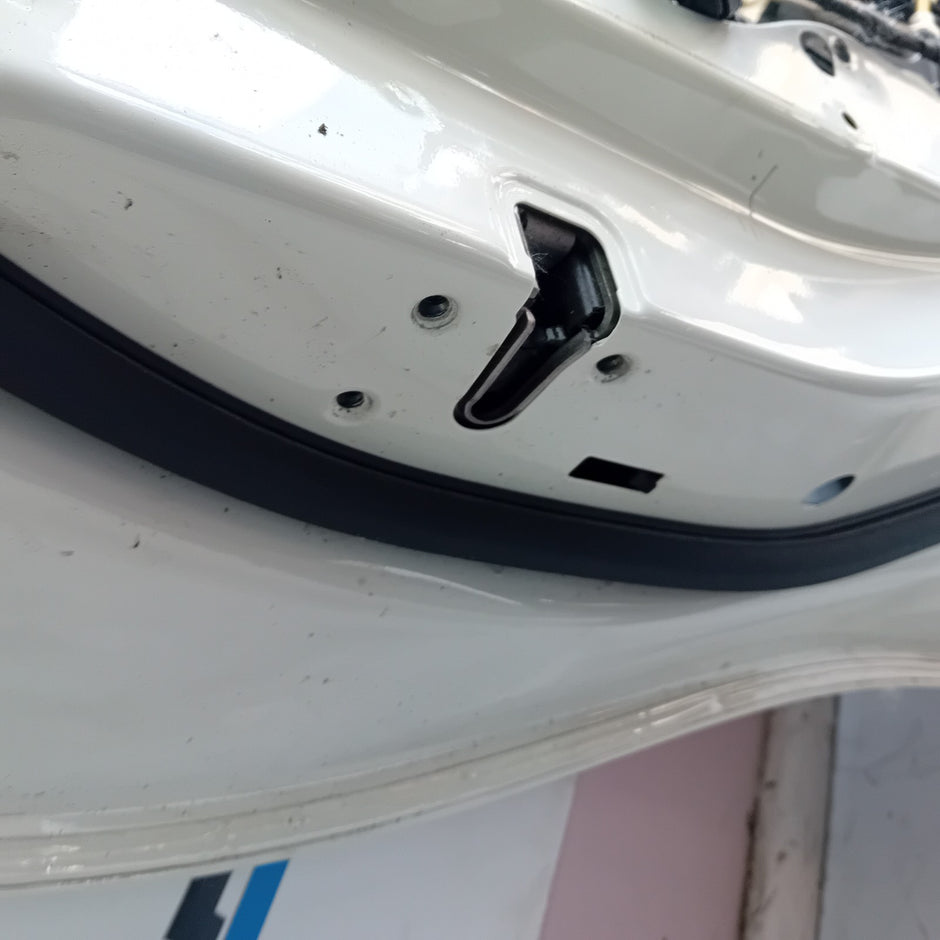 MERCEDES BENZ  CLA W117 PASSENGER REAR DOOR NSR WHITE 2014 FMD473