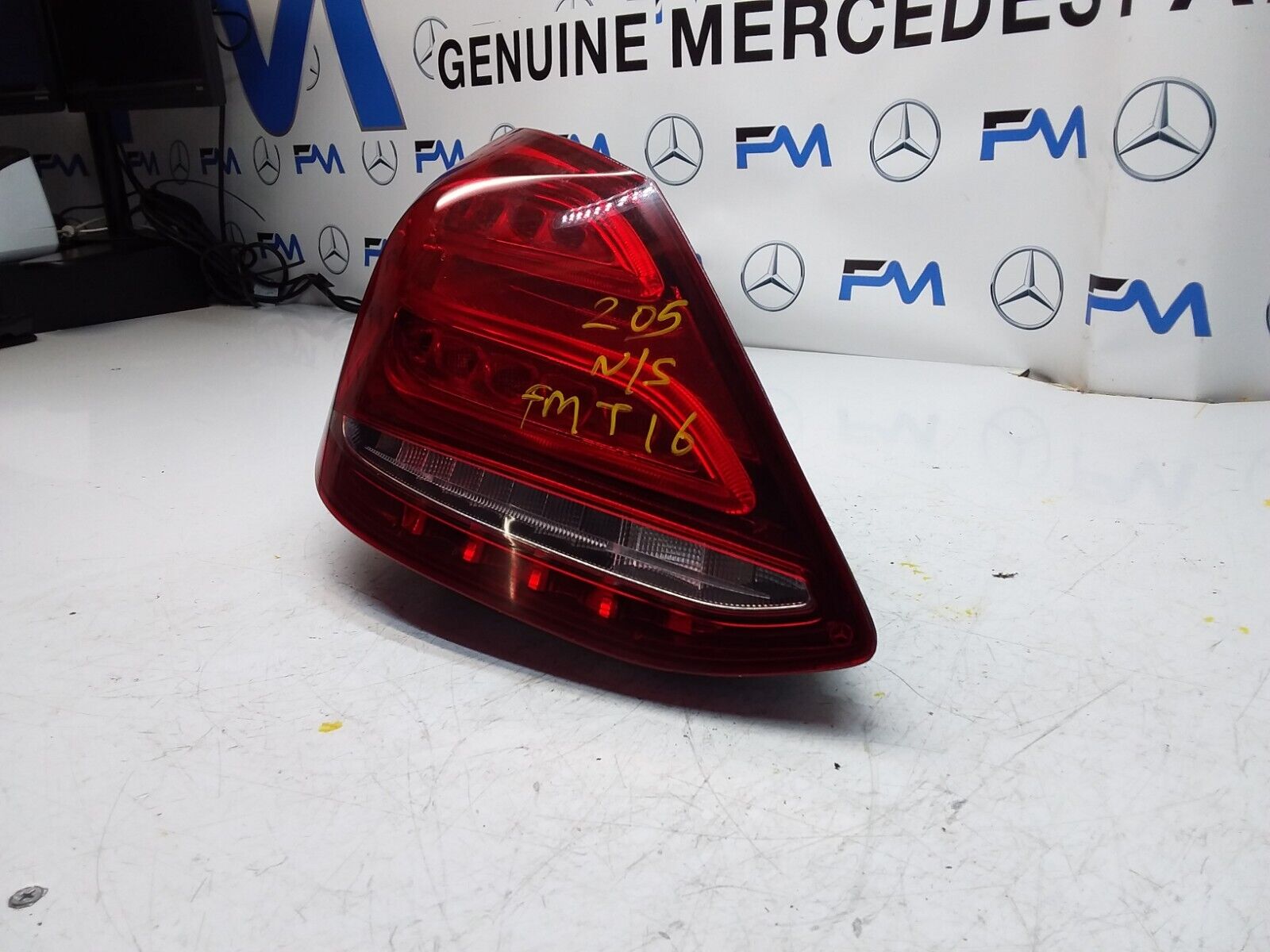 MERCEDES  C CLASS W205 REAR PASSENGER SIDE LED LIGHT A2059061357 FMT16 2016