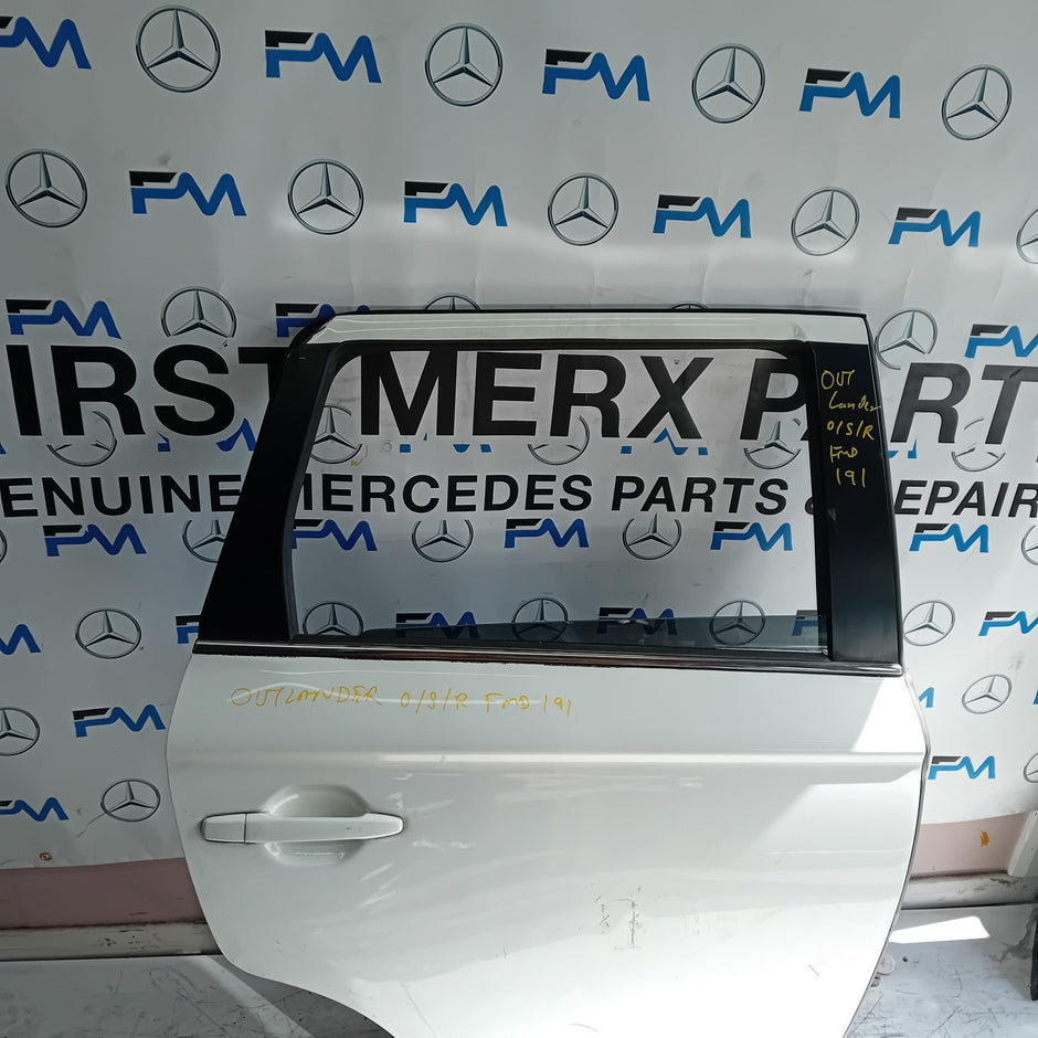 MITSUBISH OUTLANDER MK3 DRIVER SIDE REAR DOOR OSR WHITE 2013 COMPLETE FMD191