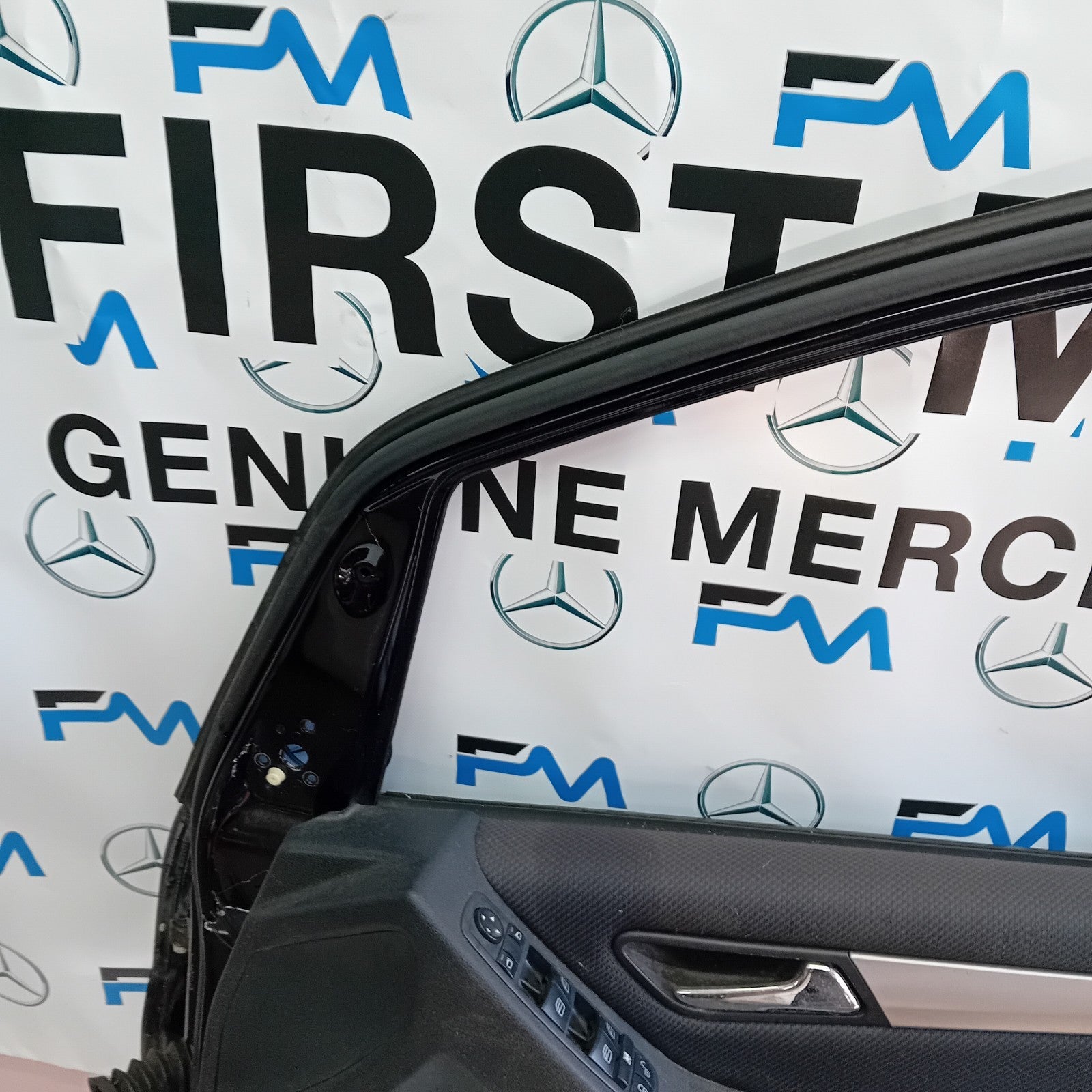 MERCEDES BENZ B-CLASS  W245  DRIVER SIDE FRONT DOOR ( OFF SIDE FRONT ) FM01