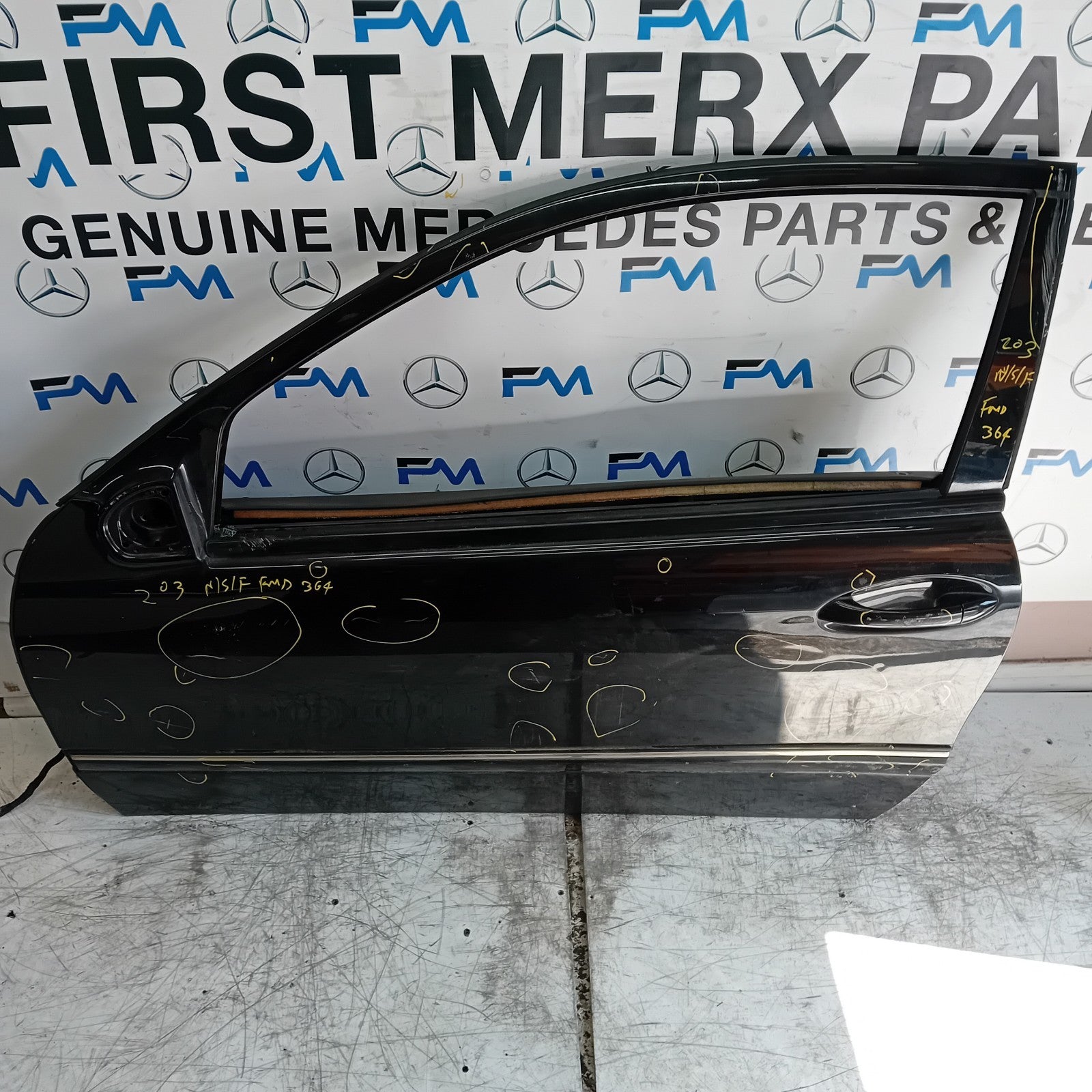 MERCEDES C-CLASS W203 SLN PASSENGER FRONT DOOR NSF 2001-14 BLACK COMPLETE FMD364