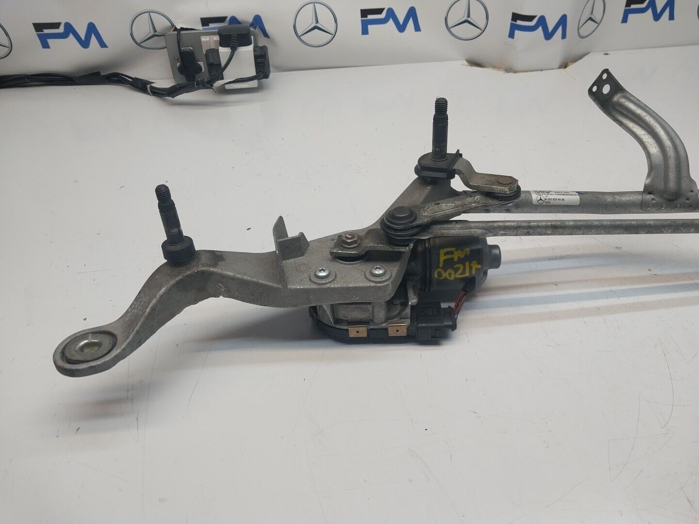 14-21 MERCEDES C CLASS WINDSCREEN WIPER MOTOR & LINKAGE FRONT A2058200940FM00214