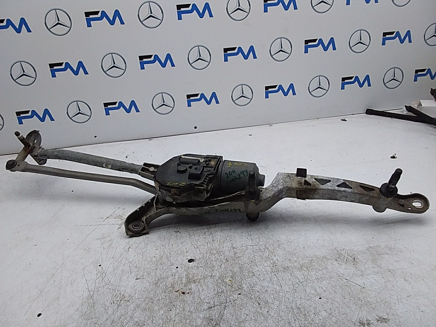 MERCEDES C-CLS W204 WIND SCREEN WIPER LINKAGE AND MOTOR A2048201140 FMR299