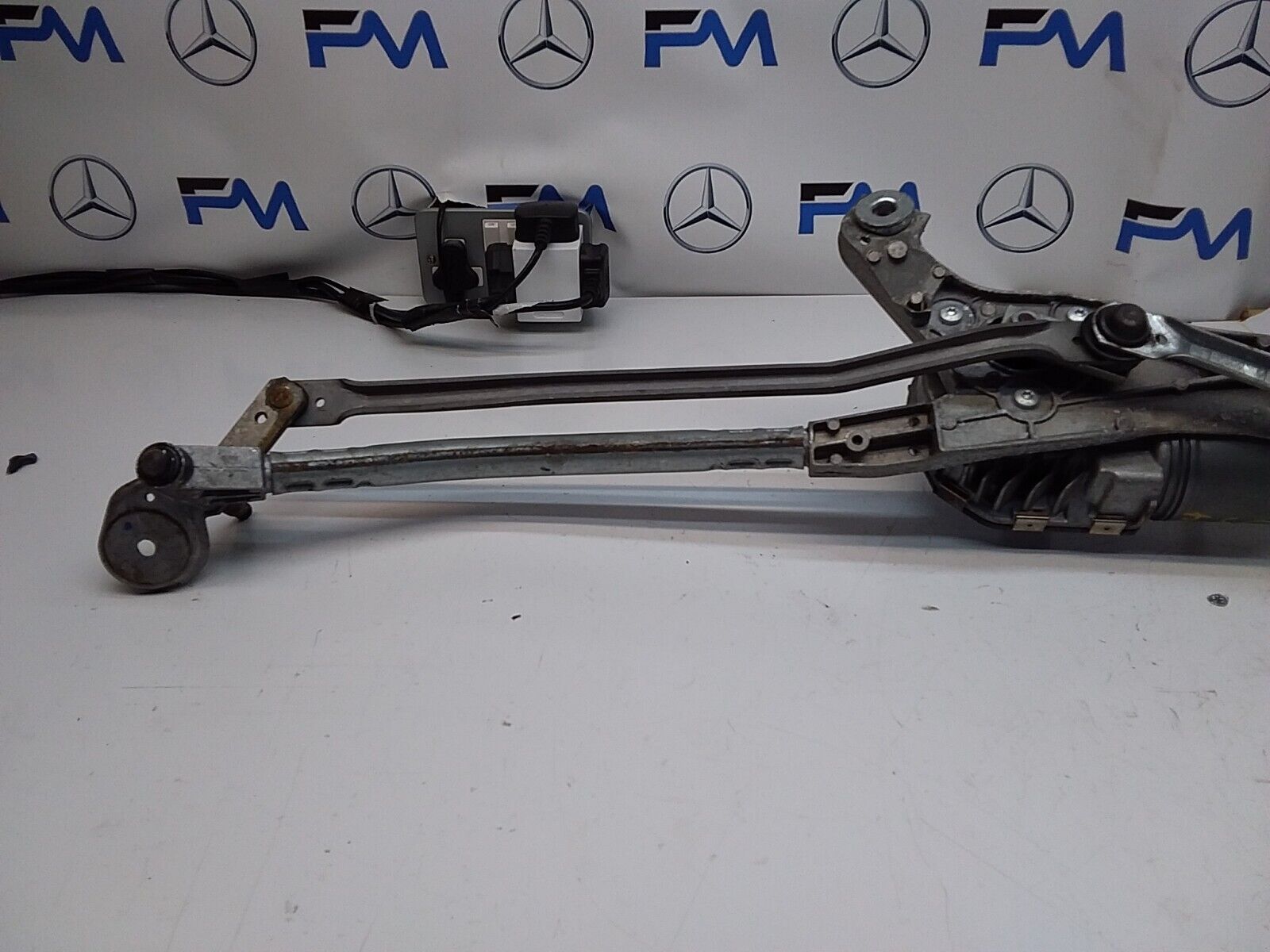 MERCEDES C-CLASS WIPER MOTOR & LINKAGE FRONT A2048201140 W204 2010-2015 FM00204