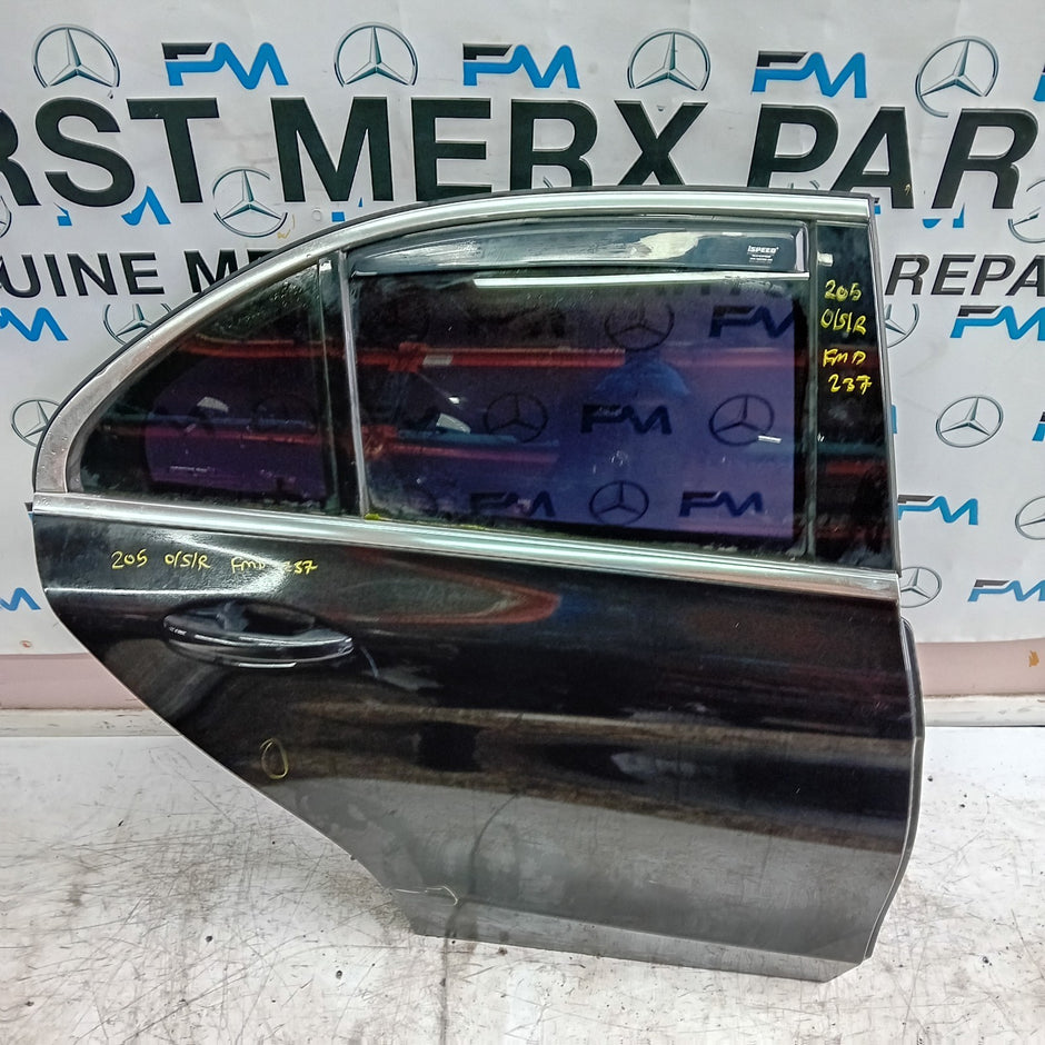 MERCEDES C-CLASS W205 SALOON DRIVER REAR DOOR OSR BLACK 2014 ON COMPLETE FMD237