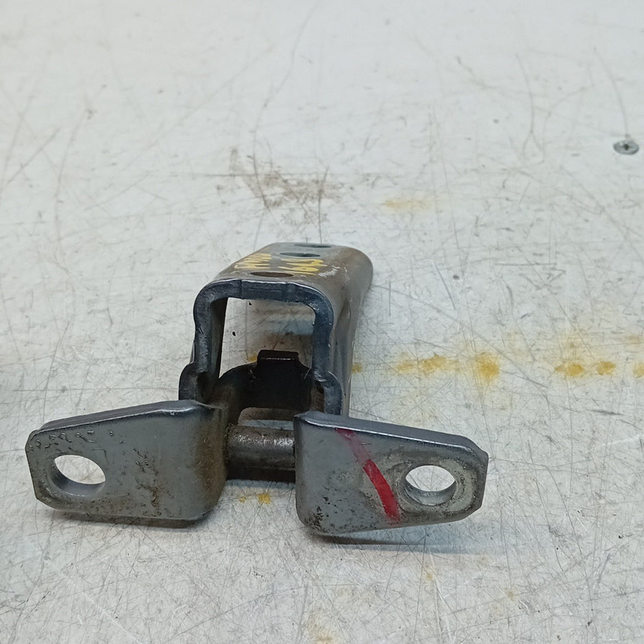 MITSUBISHI OUTLANDER MK3  FRONT DOOR HINGE PANEL E1 A046834 FM001643