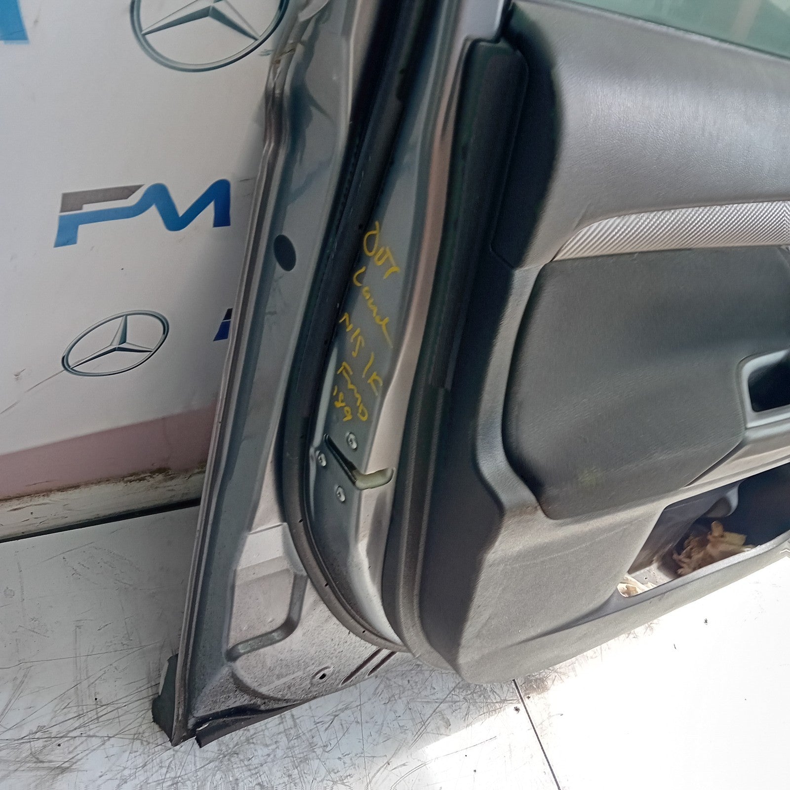 MITSUBISH OUTLANDER MK3 PASSENGER FRONT DOOR NSF GREY 2013 COMPLETE FMD189