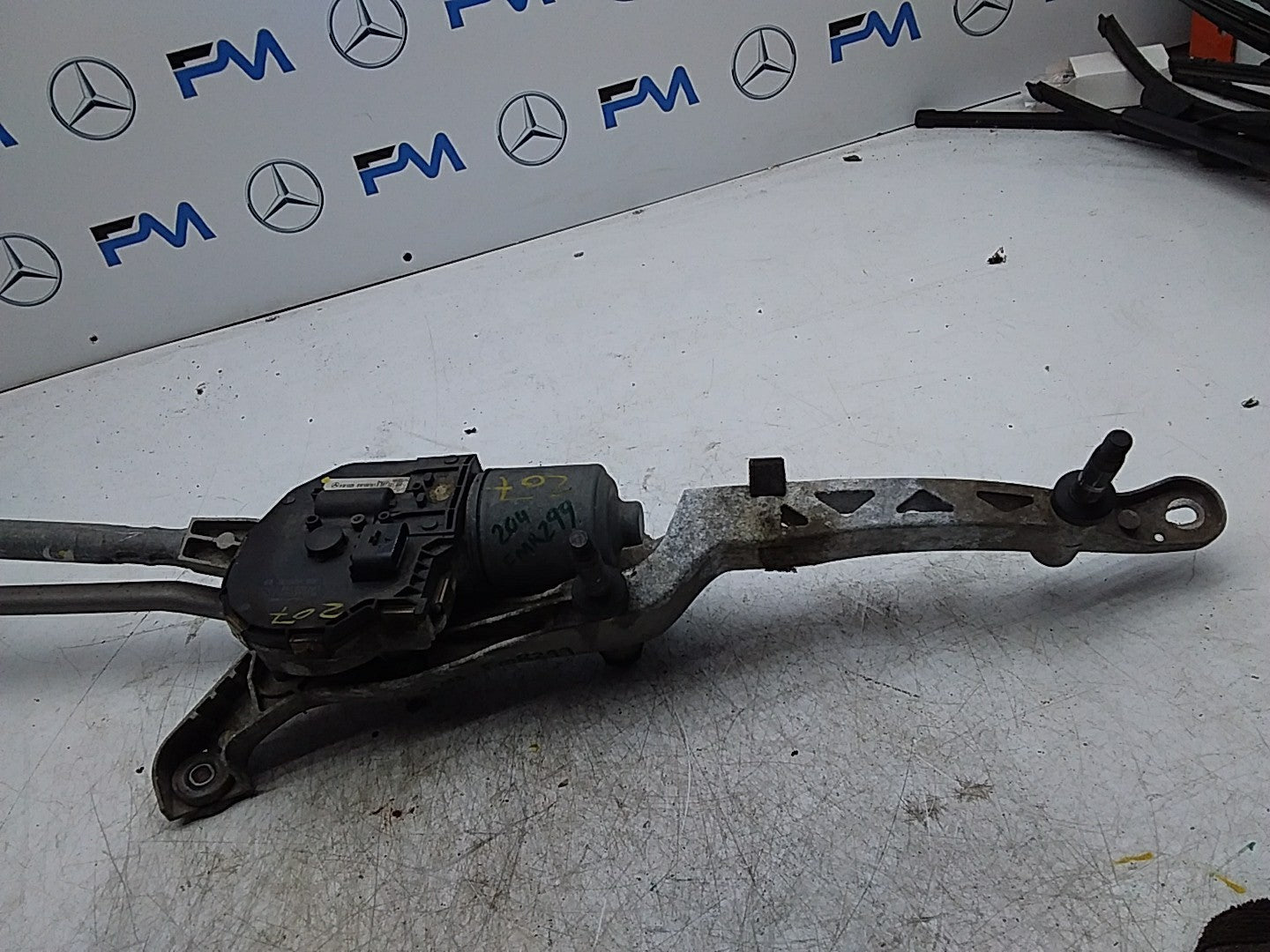 MERCEDES C-CLS W204 WIND SCREEN WIPER LINKAGE AND MOTOR A2048201140 FMR299
