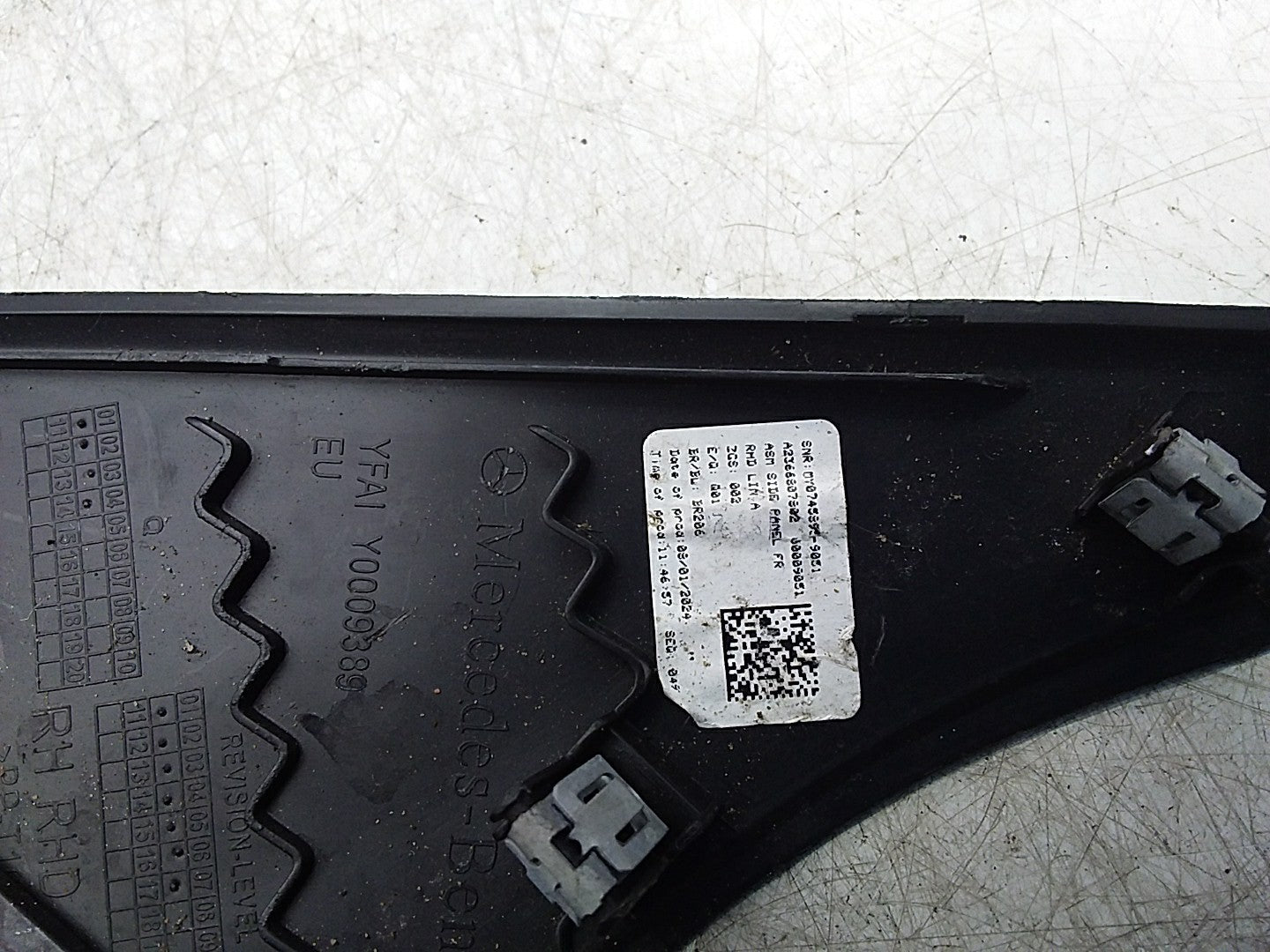 MERCEDES C-CLS W206 COVER TRIM DECOR CONSOLE A2366807802 FMR302