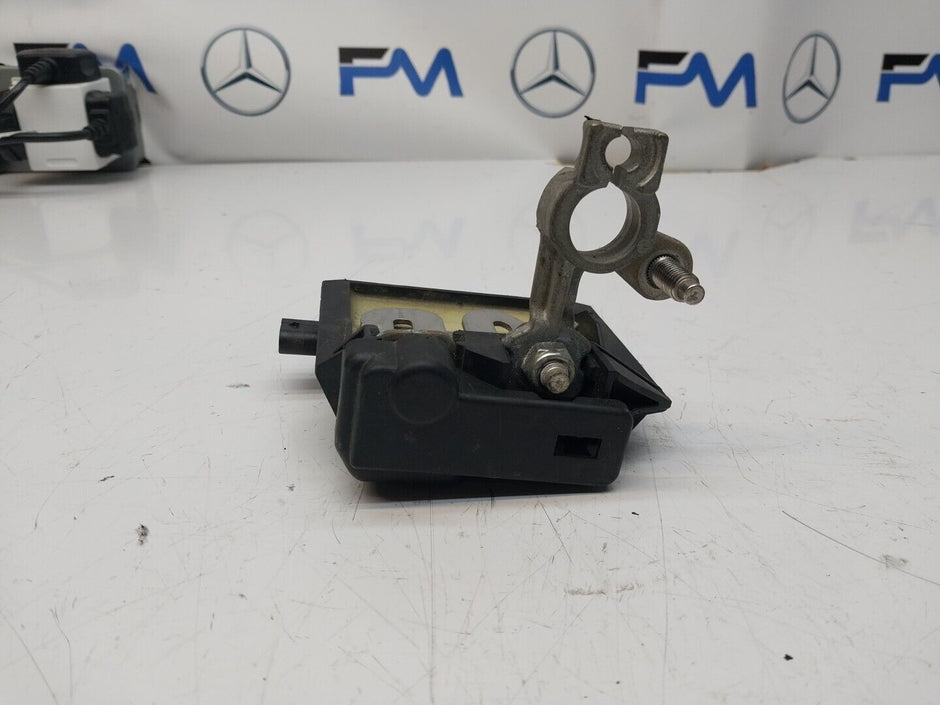 Mercedes W213 W205 W218 W238 W253 Negative Battery Tray Clamp A0009061505FM00252