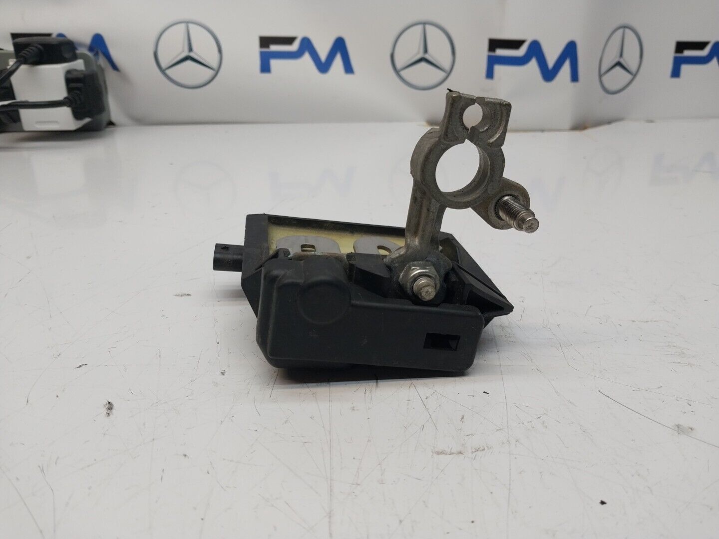 Mercedes W213 W205 W218 W238 W253 Negative Battery Tray Clamp A0009061505FM00252