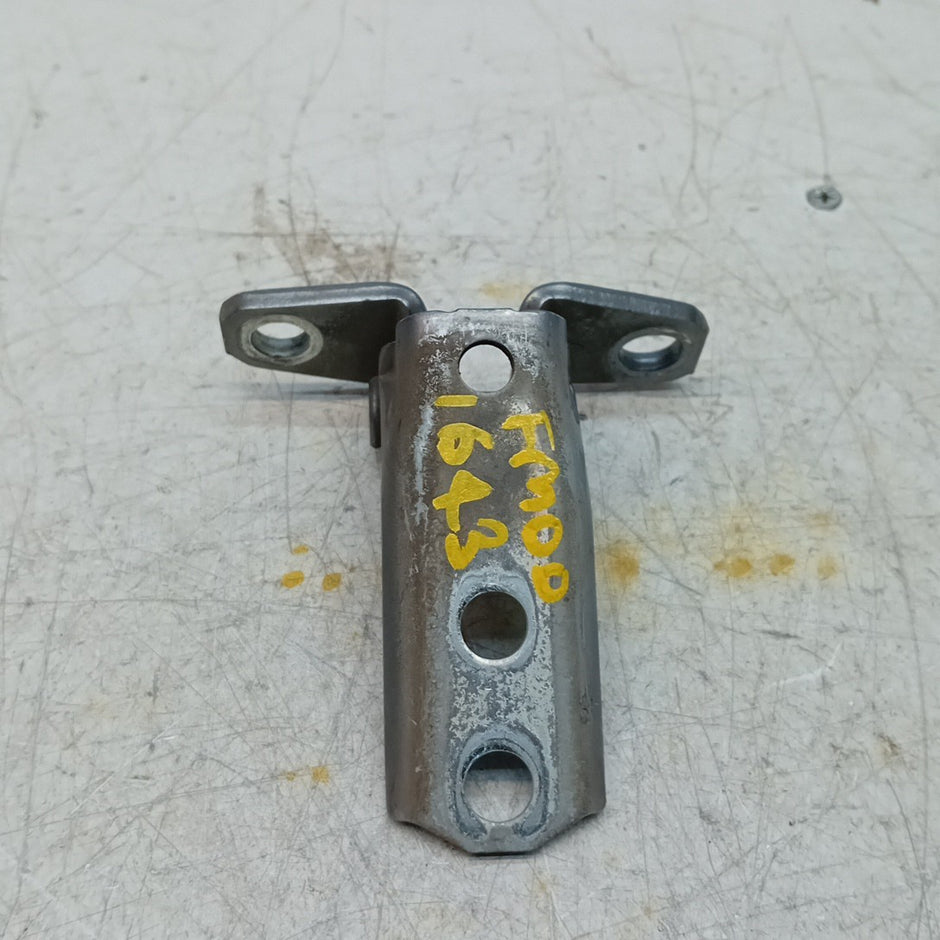 MITSUBISHI OUTLANDER MK3  FRONT DOOR HINGE PANEL E1 A046834 FM001643