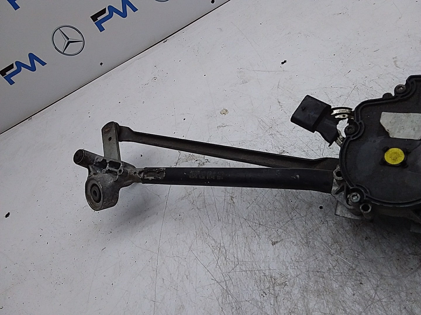 MERCEDES A-CLS W176 WIPER MOTOR AND LINKAGE A1769061900 FMR295
