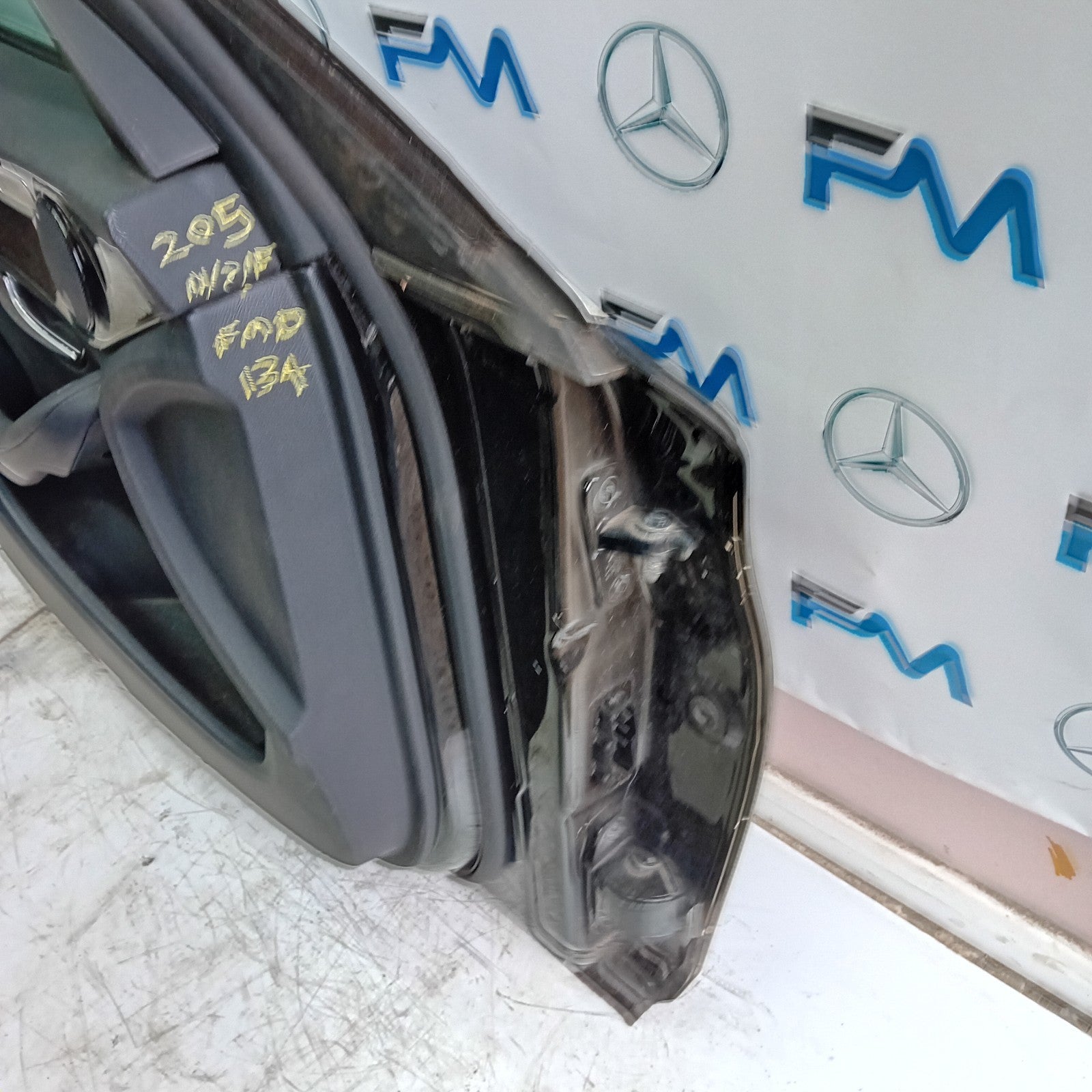 MERCEDES  C-CLASS W205 PASSENGER SIDE FRONT DOOR N/S/F  BLACK COMPLETE FMD134