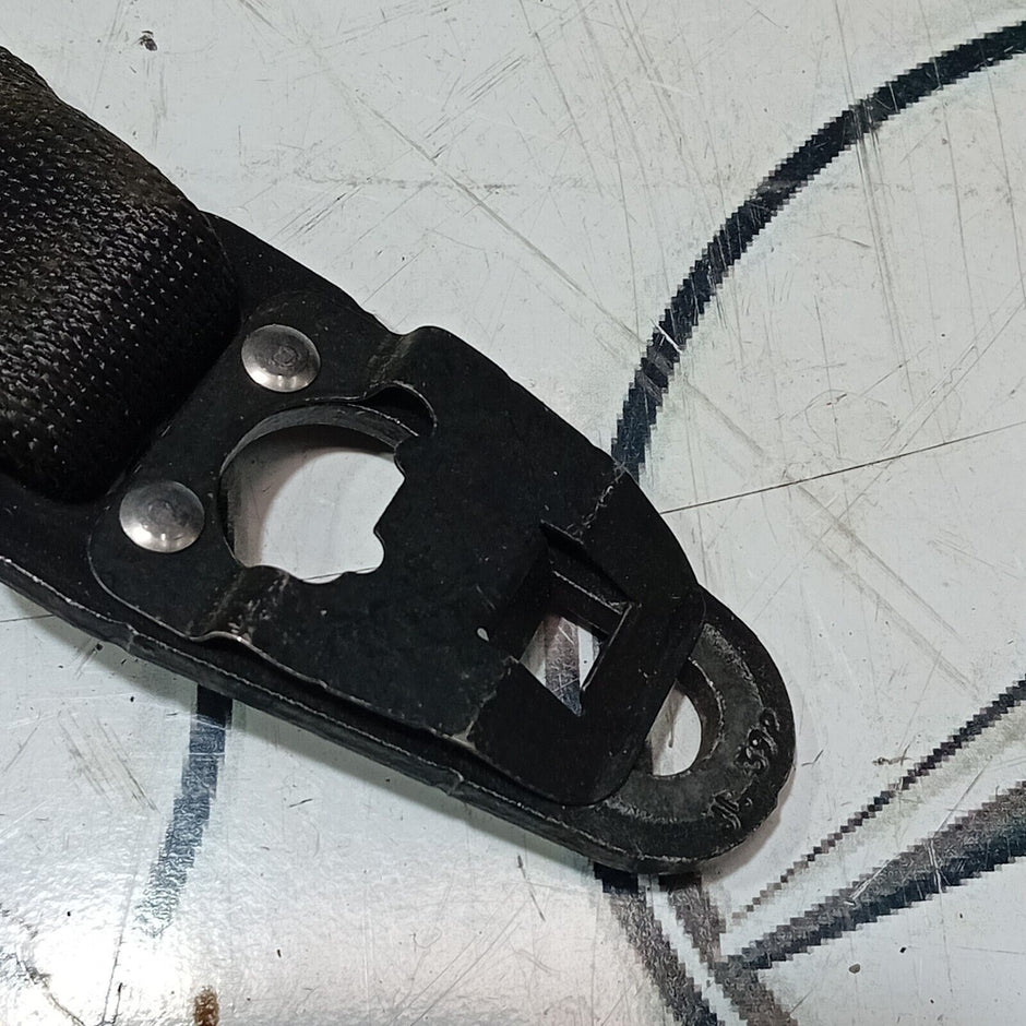 2015/2020 MERCEDES C CLASS SEAT BELT FRONT LEFT PASSENGER SIDE A2058600185